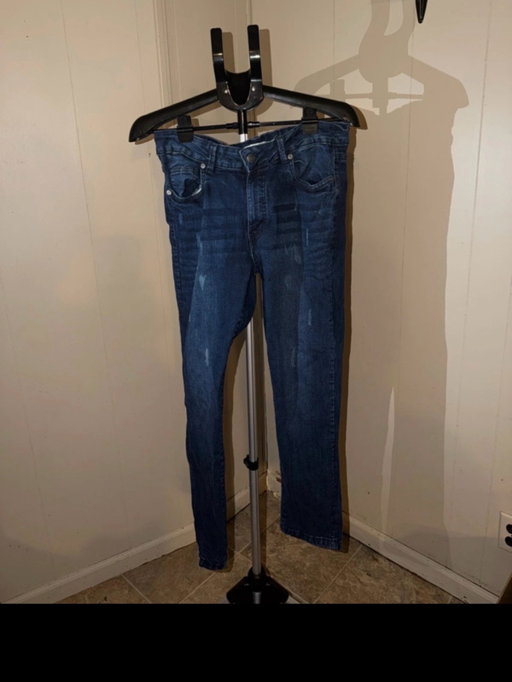 Slim Straight Men's Jeans in Dark Blue Wash
